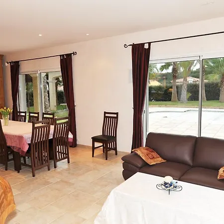 Вилла Luxueuse Recente A Raphael De Plain Pied *